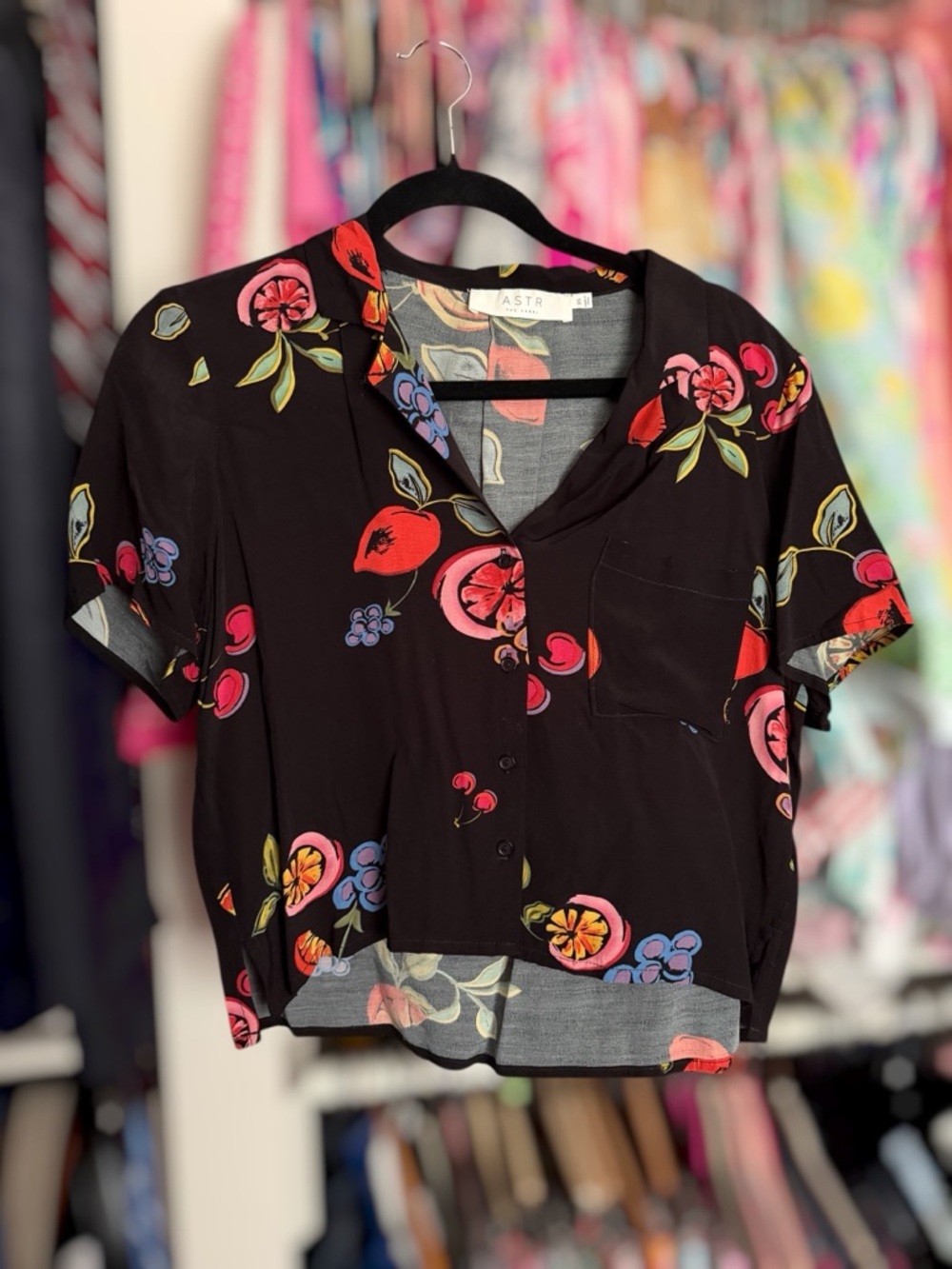 ASTR the Label Tourist Button-Up Fruit Print Crop Top 🍒🍊 Worn Once